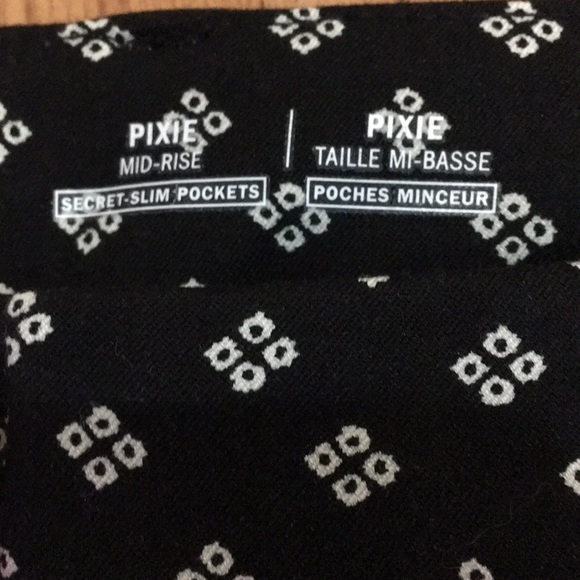 Old Navy, pixie, mid-rise, size 12. NWT - Picture 2 of 4